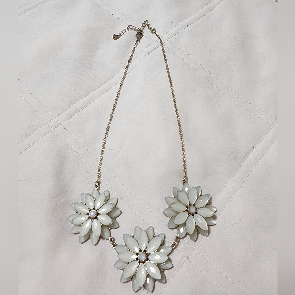 H&M Cream Floral Necklace